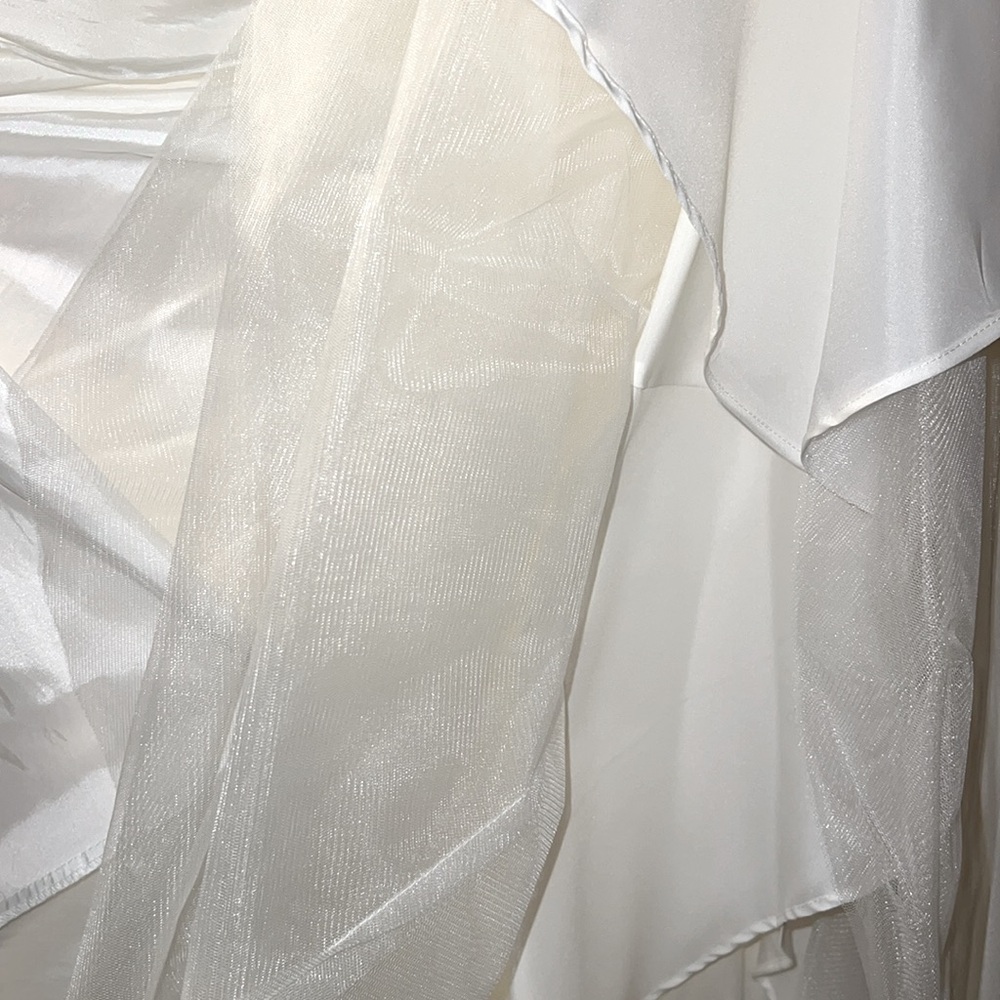 Casablanca The Diamond Collection White Wedding Gown With Train NWT - Picture 12 of 17